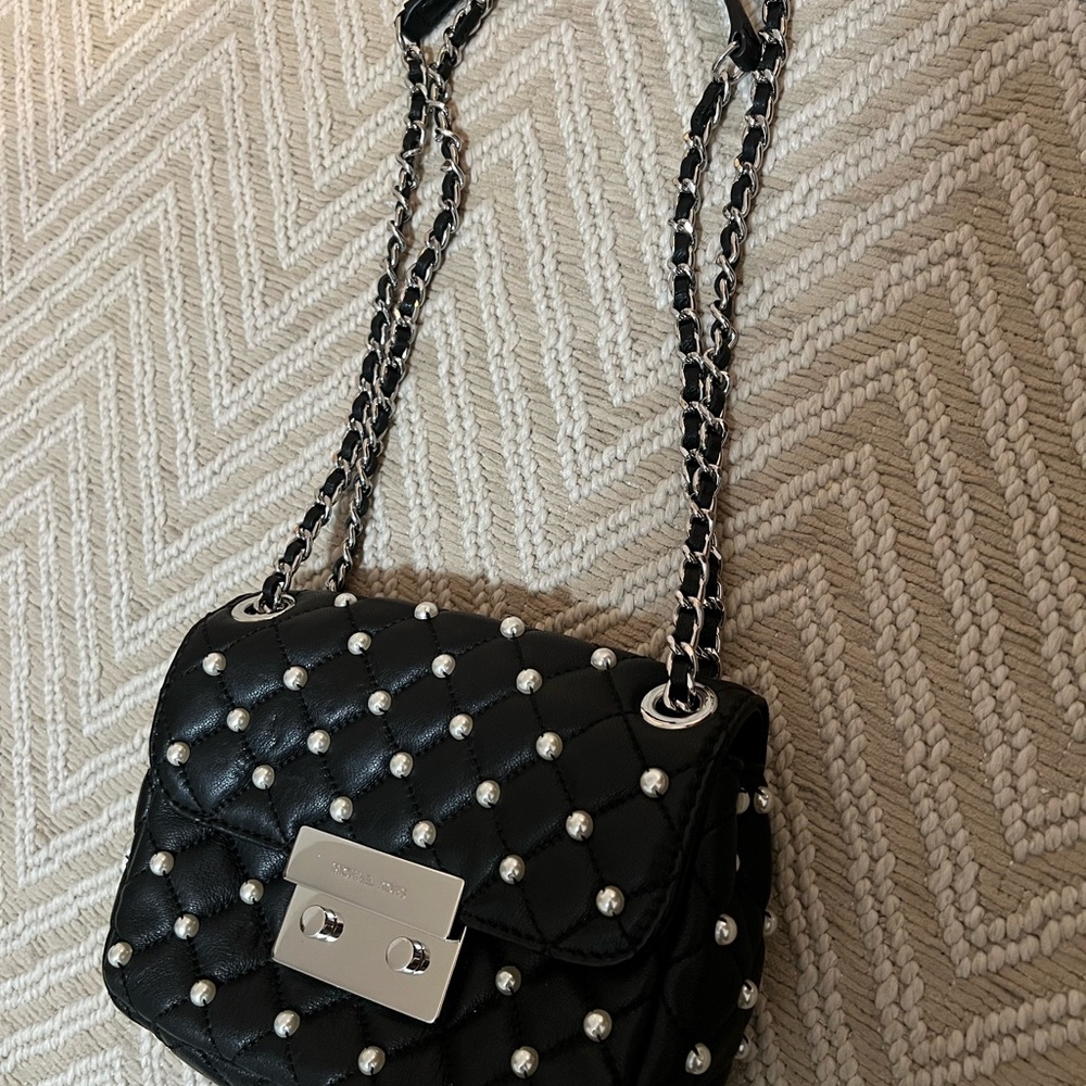 Michael Kors Quilted Leather Shoulder Bag with Pearl Accents Excellent condition - Picture 2 of 9